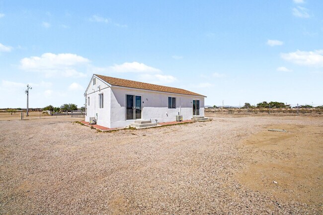 Building Photo - 34233 W Sahuaro St