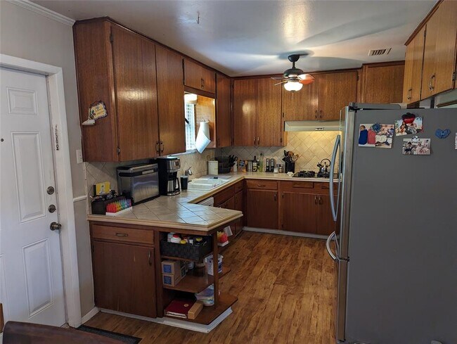 Building Photo - 1514 Glencrest Dr