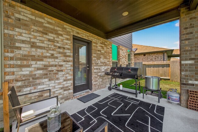 Building Photo - 21624 Elmheart Dr