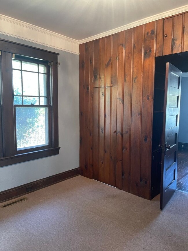 Building Photo - ?? COMING SOON ?? Charming 3 Bed / 1 Bath Bungalow – Prime Location Near Downtown Hickory