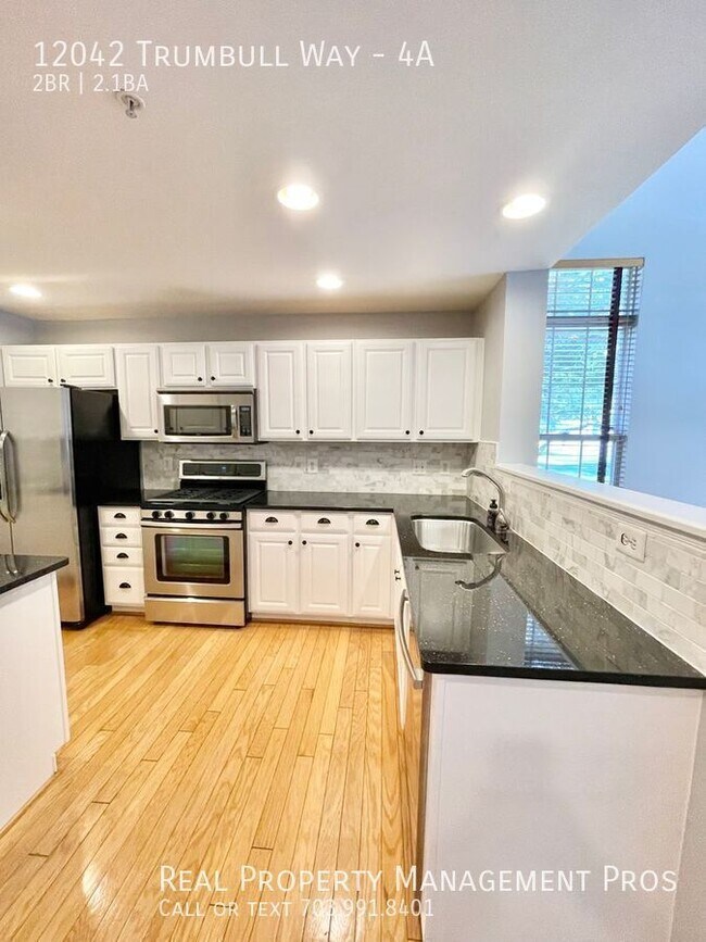 Building Photo - 12042 Trumbull Way