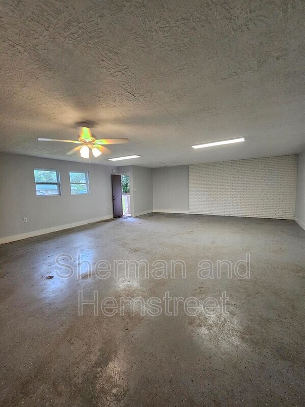Building Photo - 3306 Tanglewood Dr