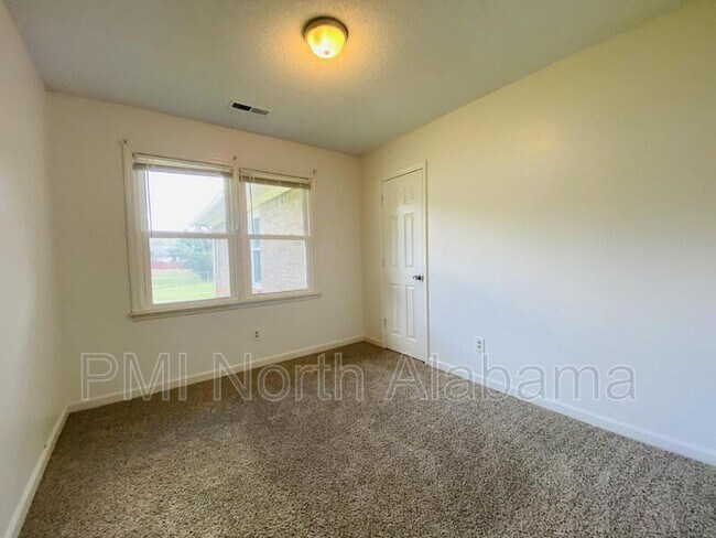 Building Photo - 212 Elton Cir S