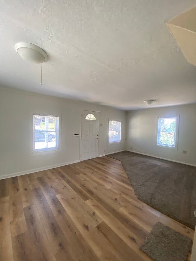 Building Photo - GR-0104