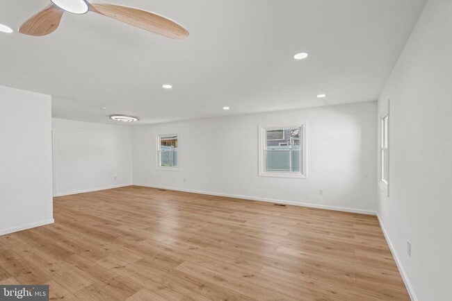 Building Photo - 29 Hinsdale Ln