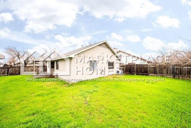 Building Photo - 1001 Greenbriar Loop