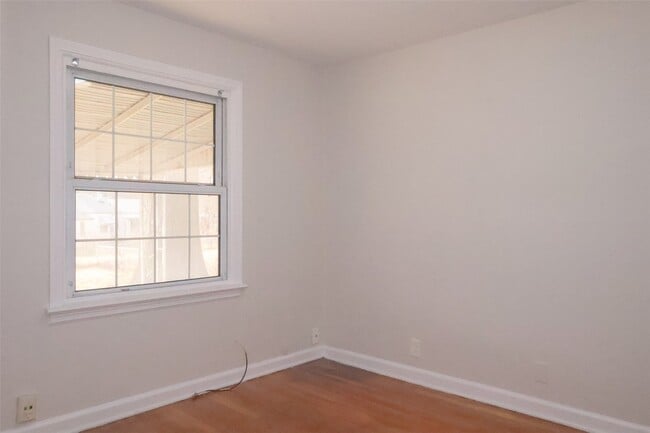 Building Photo - 10131 Cabot Dr