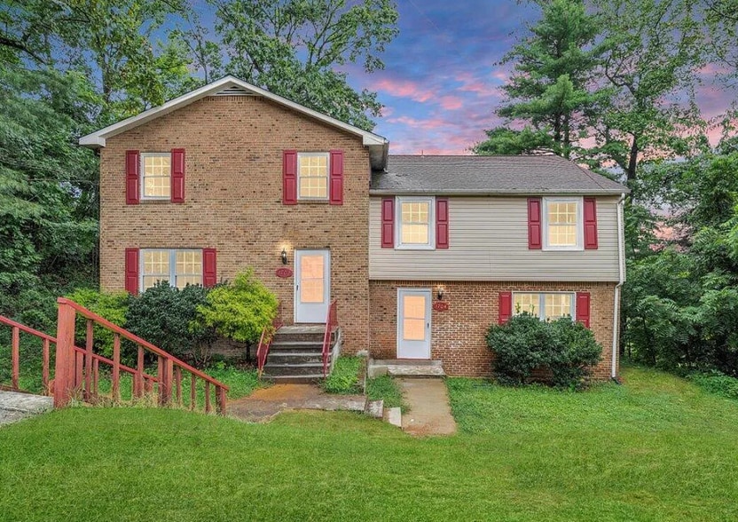 Primary Photo - 1702 Elbert Dr