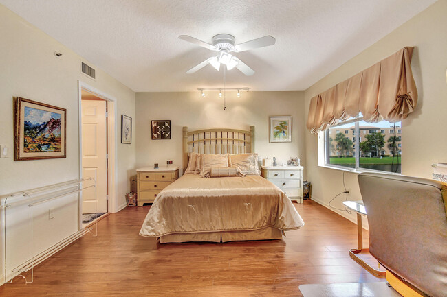 Building Photo - 5842 Crystal Shores Dr
