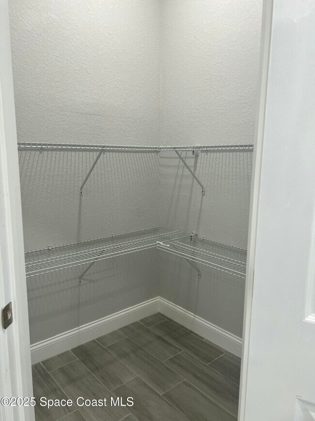 Building Photo - 571 San Filippo Dr SE