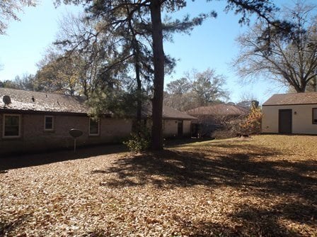 Building Photo - Valley Hills Subdivision - Detached Garage...