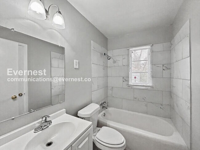 Building Photo - 1758 Woodburn Dr