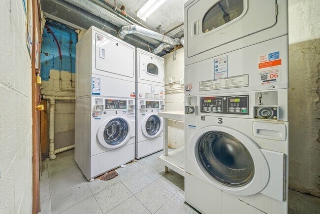 Building Photo - 20 Radcliffe Rd