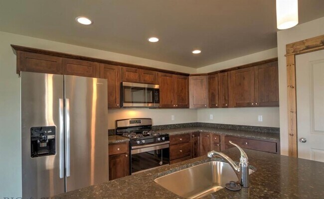 Building Photo - Spacious 3BR/2BA Home in Quiet Belgrade Neighborhood with Fenced Backyard & Garage