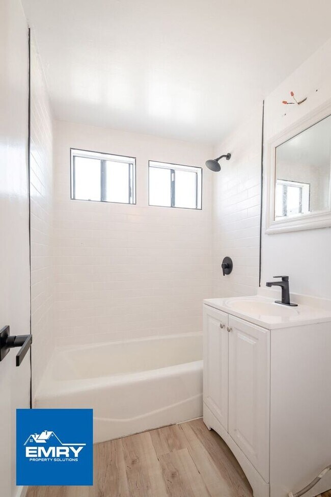 Building Photo - GREAT LOCATION 4 BEDROOM 2 BATH HOME IN WH...