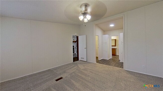 Building Photo - 100 Co Rd 194