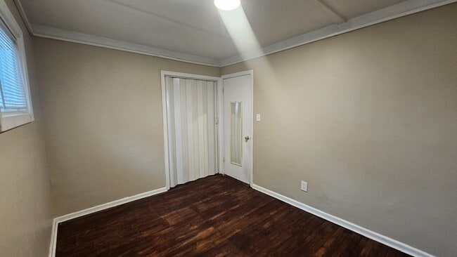 Building Photo - 2216 Dean Dr