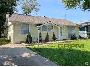 Building Photo - Charming 3-Bedroom Cottage in Prime Location