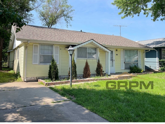 Primary Photo - Charming 3-Bedroom Cottage in Prime Location