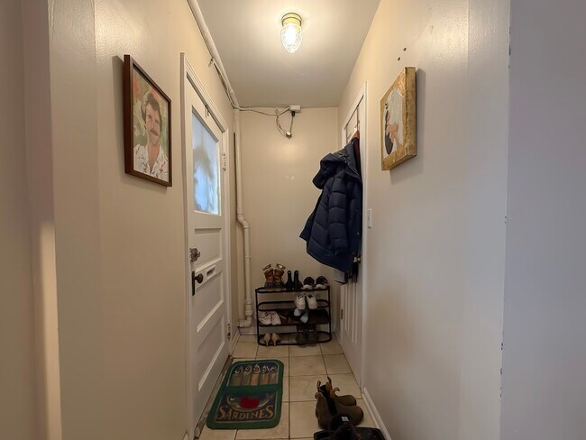 Building Photo - 3441 N Oakley Ave