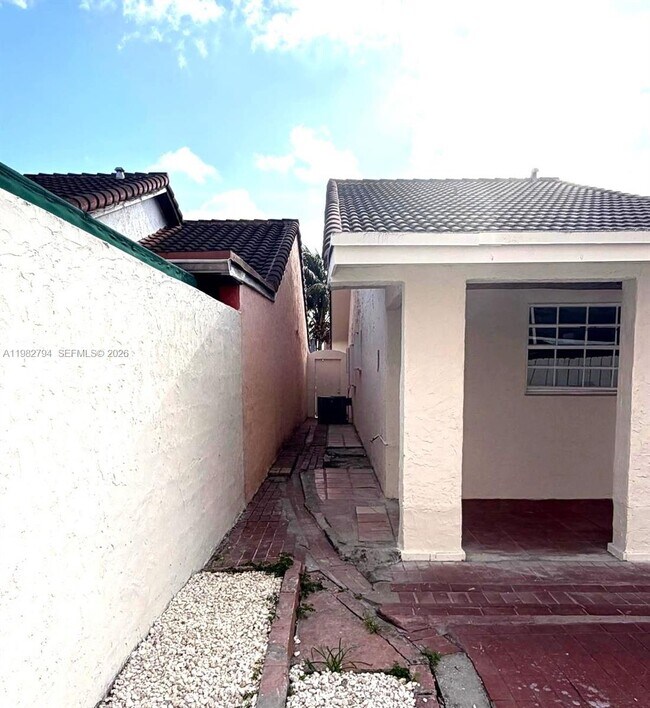 Building Photo - 5740 W 21st Ct