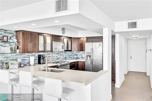 Building Photo - 525 N Ocean Blvd