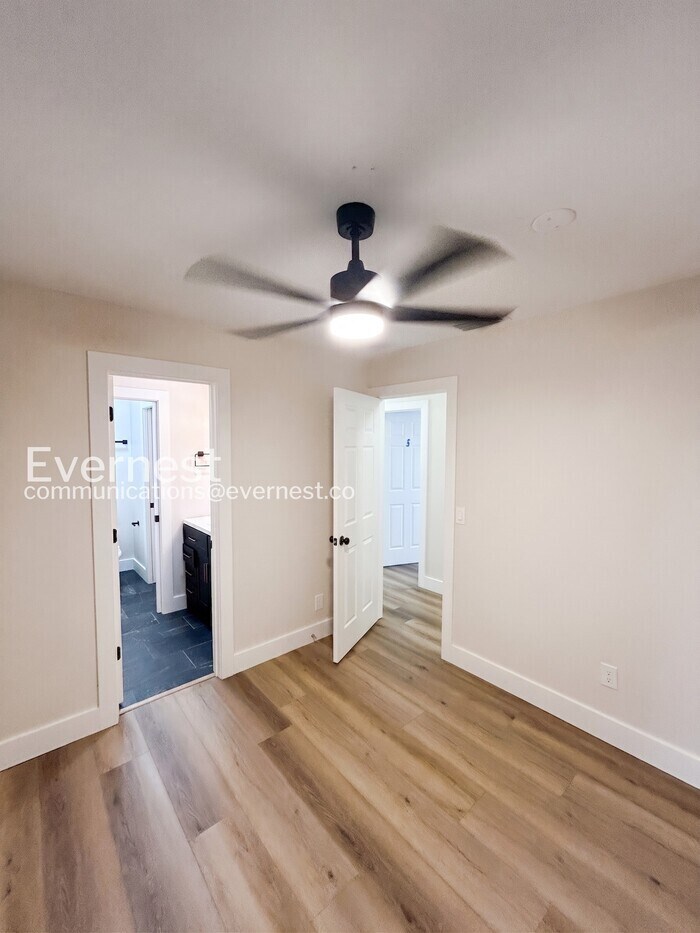 Building Photo - 5908 S Manhattan Ave