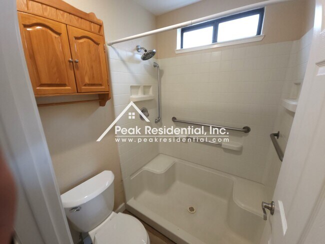 Building Photo - 4537 Fox Valley Cir