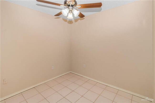 Building Photo - 21 E Saenz Ave