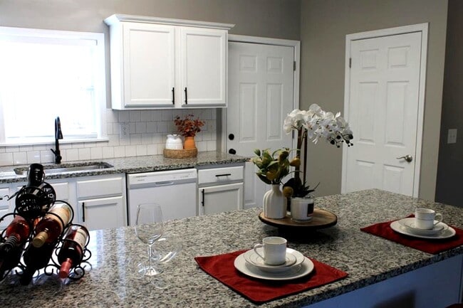 Building Photo - 27 Corinth Rd