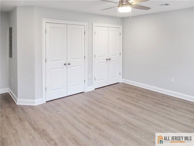 Building Photo - 502 Alpine St