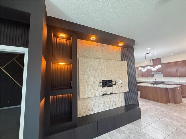 Building Photo - 2074 Brillante Dr