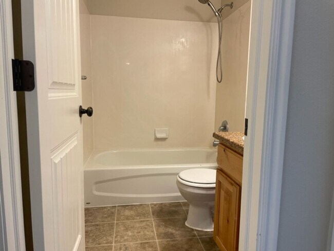 Building Photo - Beautiful 3-Bedroom Condo in Pleasant Grove