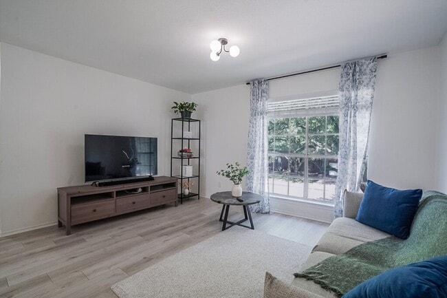 Building Photo - 14817 Single Trce