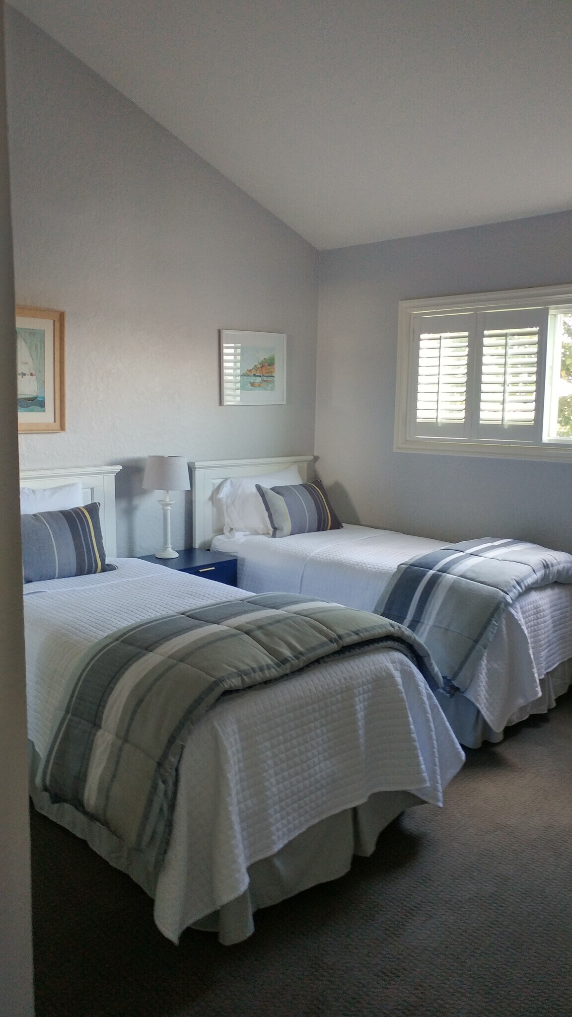Upstairs Twins - 24561 Harbor View Dr