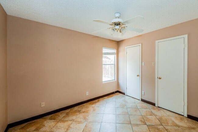 Building Photo - 11811 Fawn Dr