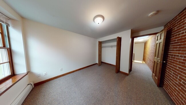 Building Photo - Foggy Bottom 1,200 Square Foot Rowhouse Off Washington Circle W/Exposed Brick! Prime Location!