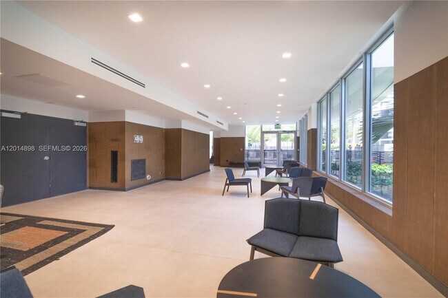 Building Photo - 13800 Highland Dr