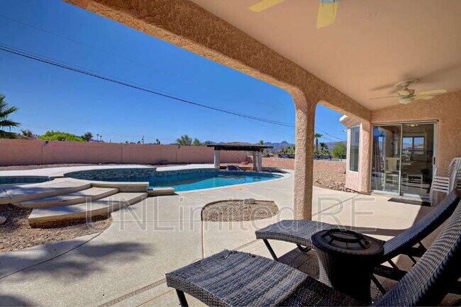 Building Photo - 304 Acoma Blvd S