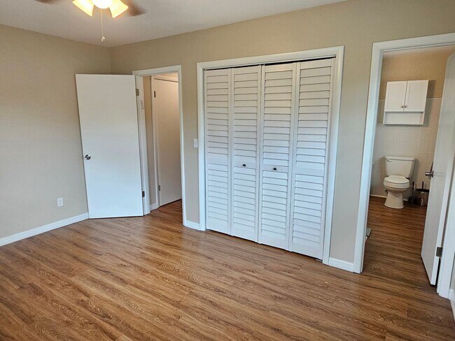 Building Photo - Annual Unfurnished 2 Bedroom 2 Bathroom Single Family Home in South Venice!