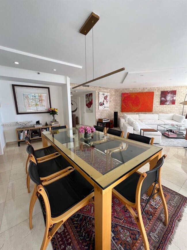 Building Photo - 1581 Brickell Ave