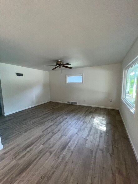 Building Photo - 1007 Lindemann Rd