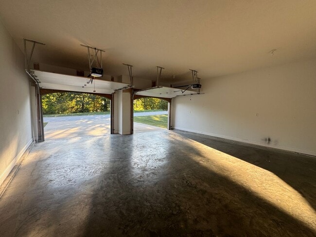 Building Photo - WELCOME HOME!