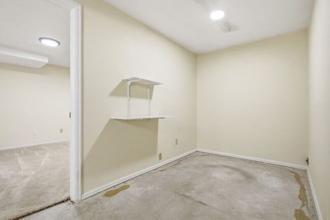 Building Photo - 6170 E Briarwood Cir