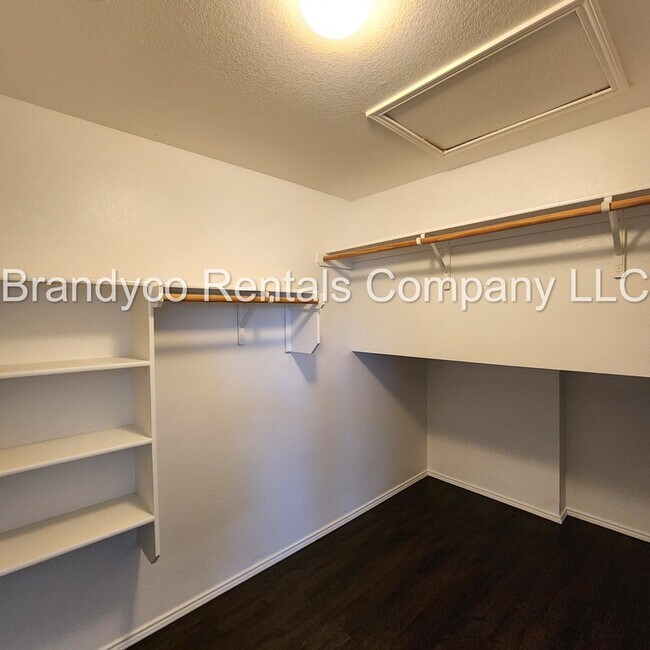 Building Photo - 411 Taurus Dr