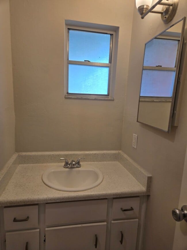 Building Photo - CPH Sebring LLC