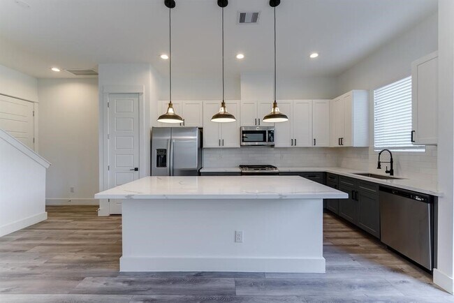 Building Photo - 7712 Johanna Pk Dr