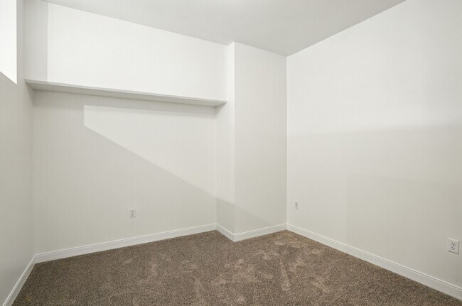 Building Photo - 155 Forest Ave