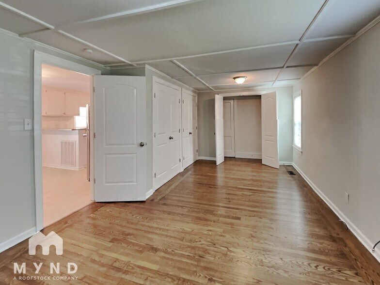 Building Photo - 110 Hamilton Dr