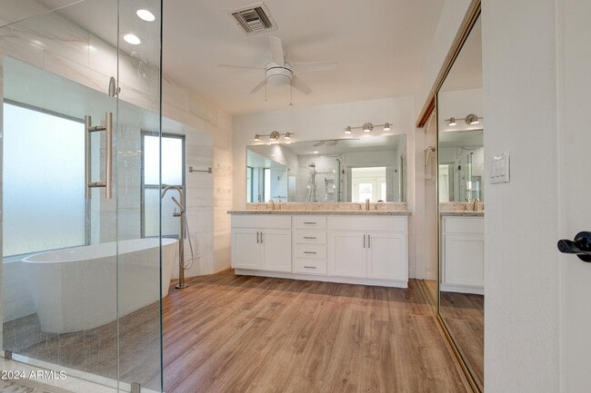 Building Photo - 1945 E Velvet Dr